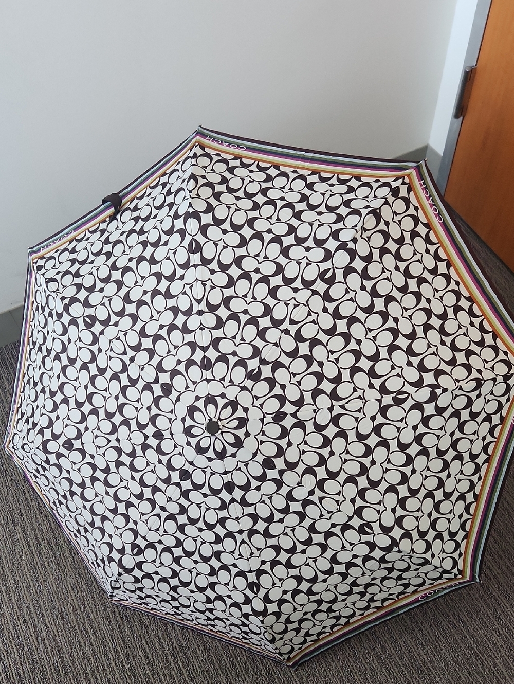 Coach Umbrella - Picture 13 of 16